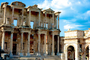Die Celsus Bibliothek in Ephesos/ Grabmal von Julius Celsus Polemeianus
